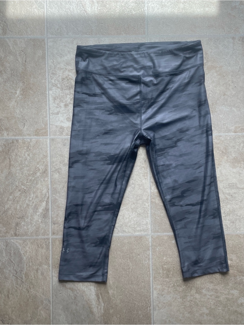 Under Armour HeatGear Compression Capri Leggings Large Athletic Gray Black